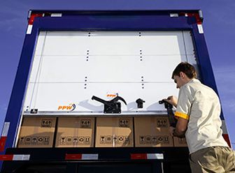Distribuidor de porta roll up para caminhão