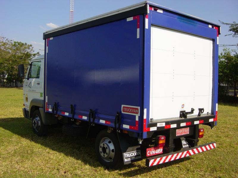 Empresa que fabrica porta roll-up para caminhão